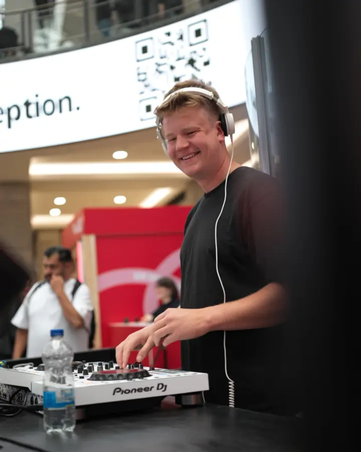 dj 2