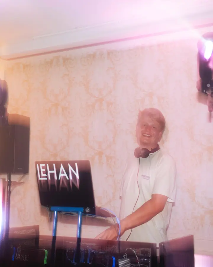 DJ